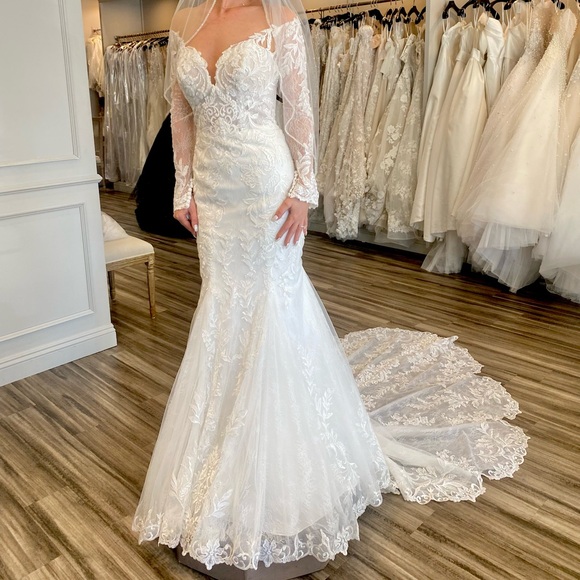 Elegant White Lace Wedding Dress - Picture 6 of 6